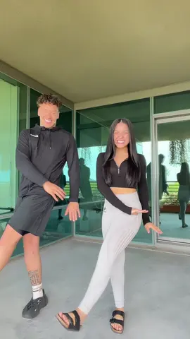 This dance and music is such a vibee ✨✨