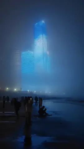 A foggy night in Qingdao Third Sea Bathing Beach. #fyp #china #qingdao #tsingtao #fog #cyberpunk #bladerunner2049 #中国 #beach #traveltiktok #traveltok #aesthetic #citylife #nightlife 