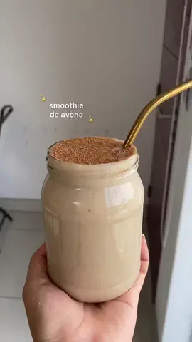 Smoothie de Avena✨ Me encanta esta receta, solo licuen la avena cocida con leche, canela, stevia, 1cdta mante de mani y su proteina favorita. Uffff queda buenisimo! #batidodeavena #smoothiefit #desayunosaludable #avenaquaker 