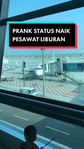 Silahkan Tahan layar sekitar 2 detik dan pilih download atau simpan video ini. Bisa untuk prank ke teman kalian di status seakan akan sedang liburan naik pesawat ke Bandara