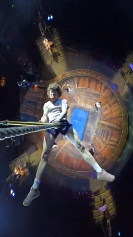 Jackpot quand tu réussi à attraper l’échelle à 10 m de haut 🤩🤑 #cirquedusoleil #kurios #goprohero11 #trampoline 