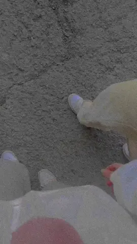 هي صديقتي  عندكم كم صديقاء❤️؟ onthefloor #ohmygod #irememberhishands #eleletutuşma #akımvideoları #storilikvideolar #memoriestrend t