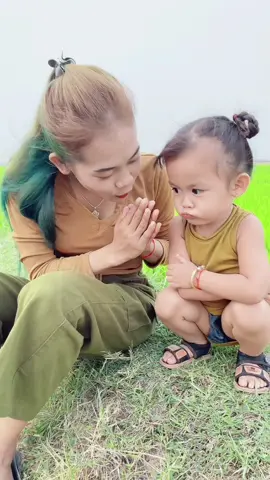 លីកា​ខឹង​ម៉ាក់​ម៉ាក់​ហើយ​ លួង​គេ​ភ្លាម😁#fyp #foryou #comedia #capcut #tiktok 