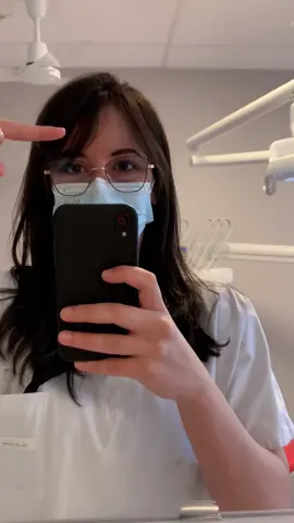 Can we skip to the good part? 😇  #Crossfit or #Dentistry . . . . . . . . . . . . . . . #crossfitgirls #dentist #dentistas #weightlifting #snatch #squat #cleanandjerk #gymnastics #fitnessmotivation #Fitness #fitgirl #fitdoctor #doctor #brussels #dedication #motivation #inspiration #consistency #nevergiveup #wod #sport #gym #GymLife #gymmotivation