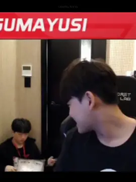 Từng có một em pé ngoan ngoãn sang phòng stream đợi bạn tan làm như này đây. Cơ mà Minhyung sao cười tươi thế em ơi =)))) #guria #keria #gumayusi 