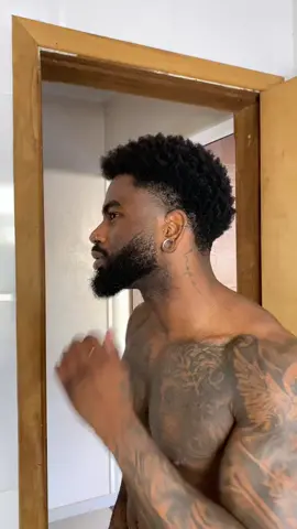 TUTORIAL PARA DEIXAR A BARBA MAIS BONITA! Créditos @dilemess #blackmen #beard #belezanegra #pelemorena #barba
