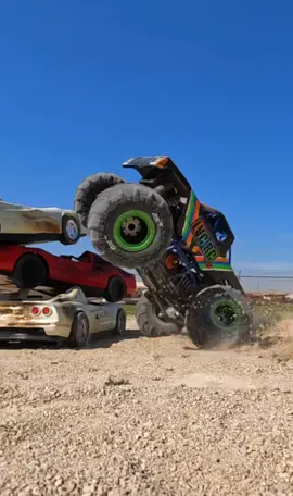 Wall of steel! 💪 #LVCRC #Losi #LMT #HorizonHobby #GensAce #MonsterJam #monstertruck #4x4 #offroad #Jeep #stunt #RC #RCcar #car #truck