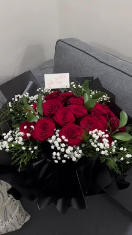 حبيبي🤍💍.#اكسبلور #تصويري #حبيبي #ورد #الله_لايحرمني_منك #foryou #fyp 