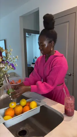 Come make our weekly wellness shots with me ___ Green •kale  •celery  •cucumbers •lime •pineapple  •ginger Orange shots •Orange  •lemon •pineapple  •pear •ginger 2 shots per day and watch your digestive system thanking you.