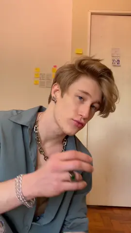 Curtiu esse oufit que usei hoje no lancamento do clipe da vingancinha?  Aproveita e ja vai la dar uma olhada no clipe que eu tava o puro badboy 😂 - - #grwm #moda #estilomasculino #wupper 