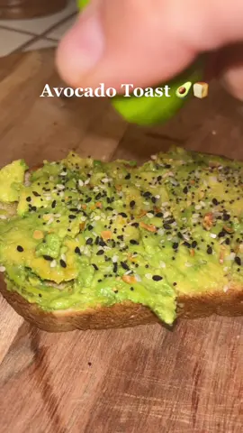 Avocado toast 🥑 #avocadotoast #avocado #snackideas #snacks #SnackTime #healthysnack 