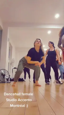Cours de dancehall female au studio Accento à Montréal 😍🥰 #danceclass #dancehall #dancer #dance 