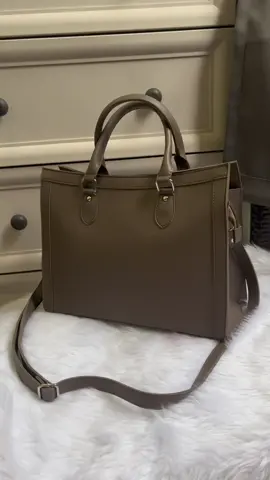 Super pretty and classy! 😍 A hand bag & sling bag. Made of vegan leather, thick high quality material ❤️Handmade from Marikina Get yours now! #TikTokShopFinds #leatherbagsph #bagtiktokshops #handbags #bagrecommendations #bagsph #HandbagForWomen #bagtiktokshop #casualbagph #slingbag 