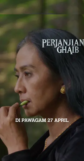 Kenapa nenek Dasa makan bunga 'kantel' tu? Itu ke rahsia awet muda? Nantikan #PerjanjianGhaib di pawagam 27 April! 👻 #GSCMovies #filemindonesia #filemseram #filemhorror #misteri #fyp  #foryourpage