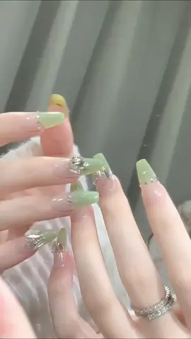 Do you think this nail 💅🏻 looks beautiful?😀😀#tiktok #fyp #fypシ #xyzbca #videonailart #nailartdesign #nailartdesign 