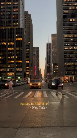 As the sun bids farewell to the city that never sleeps, the streets of New York are painted in a warm and golden hue, casting long shadows and igniting the city with a breathtaking beauty that words cannot describe 🌇 • #newyork #newyorkcity #nyc #manhattan #nycsunset #sunset 