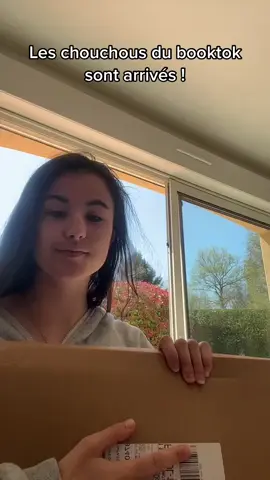 Fiere que la musique soit le titre d’un des deux livres 🫡 #clubdeslecteurs #books #livres #meilleurslivres #romance #BookTok #thelovehypothesis #loveonthebrain #alihazelwood #bookworm 