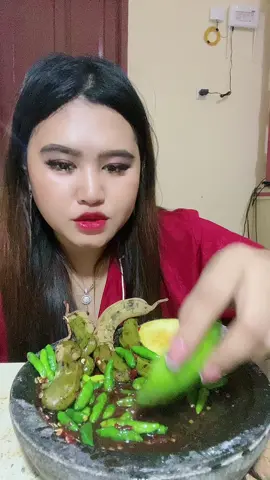 Rasa pedas masih bisa tahan eksfresi ,tapi kalo asem ga bisa bgt🙈#nentygarutkarawang #tiktokkarawang 