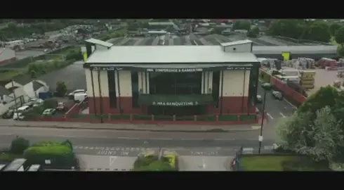 HRA Banqueting call us now to book for your special day💫 #hrabanquetinghall #birminghamvenue #birminghamweddings #weddingvenue #pakistaniwedding #party #grandentrance #chandelier #mendhivibes #walima 