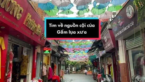 Tìm đến  những người “giữ lửa” cho Làng lụa Vạn Phúc. Chúng mình đã được xem tận mắt quá trình dệt lụa và nghe những câu chuyện trải nghề của nghệ nhân làm lụa lâu năm nơi đây.  #lụa #luavanphuc #hadong #langnghetruyenthong 