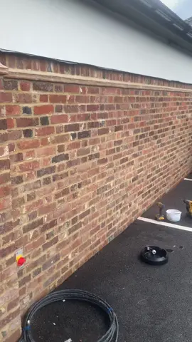 Outside light install #lights #electricians #electrician #sparky #sparkylife #fyp #fy #install #electriciansoftiktok #electricianlife 