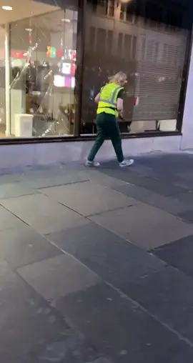 This person is insane #BVIRAL  #crazy  #hammer  #windows