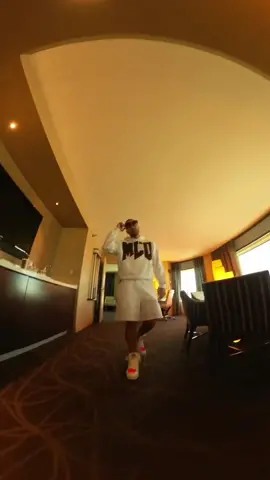 Aquí grabando un video musical en el hotel 😂 #MeEnRD ya afueraa 🇩🇴