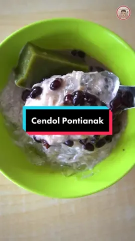Cen Hun Tiau atau bisa juga disebut sbg cendol halus khas Pontianak ini termasuk salah satu dessert streetfood Pontianak yg terkenal! Ada banyak Penjual Ce Hun Tiau di Pontianak dan in Frame yg kusamperin ini adalah yg di Jalan Tanjung Pura. . In Frame: - Ce Hun Tiau mix (campur kacang merah & bongko) 14k . Ce Hun Tiau disini cenderung halus dan padat, berasa seperti bihun dan ga terlalu kenyal. Utk bongkonya padat tebal dan tentunya manis segar apalagi ditambahkan es batu, dijajanin pas siang pulak, beghh.. ntaps! . Ce Hun Tiau Tanjung Pura Jl. Tanjung Pura Seberang WK. Union 11.30-17.00 #TikTokKulineran #kulinerkotapontianak #jajankuliner #pontianak #RekomendasiMakanan #kulinerpontianak 
