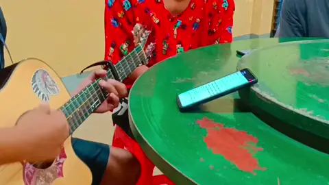 #ကြားဖူးလားအဲ့သီချင်း🤣 #အချစ်ငှက်#ဝိုင်ဝိုင်း#ywine #အမှားပါရင်ခွင့်လွှတ်ပါ😊 #guitar #cover #သီချင်းလေးသဘောကျလို့😁❤️ #လွမ်းသွားတယ်အတိတ်ကအချိန်တွေကို #tiktok #myanmartiktok #ahthein @ahmin768 @user6513862658583 