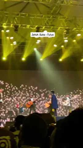 Lagu paling manis. One day mau nonton konser abang bareng kamu💙🤍 #tulus #tulusm #temantulus #jatuhsuka #tulusturmanusia #tulusturmanusia2023 #tuluscompany #makassar 