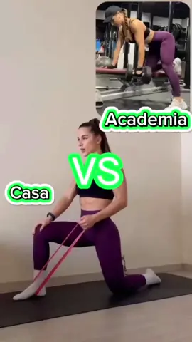 Ao malhar com a mini band, o elástico estimula um esforço muito maior de toda musculatura. Dessa forma, os treinos com mini band são ótimos para promover o emagrecimento saudável. . . . . #viral #emagrecimento #treino #treinoemcasa #emcasa 