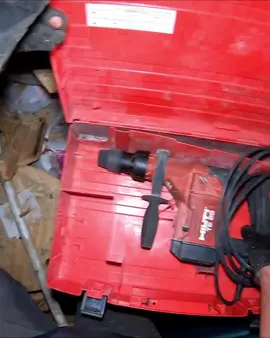 More Stuff!#dumpsterdiving #hilti #foundintrash #dumpsterdivingfinds #scrapmetal #fyp #urbantreasurehunting #onemanstrashisanothermanstreasure 