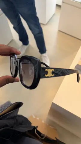 Tried out the new runway Celine square “triomphe” sunnies in black & ivory. Decided on the black one instead it goes with everything perfectly and went to Zara saw 3 items that caught my eye  #celinesunnies #summersunglass😎☀️ #shoppingineurope 