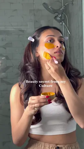 Cant believe i used to say no to my mom in middle school when I had acne because once i started using it in college, my skin thanked me #indianbeautysecrets #turmericmask #turmericfacemask 