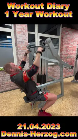 Higher, further, stronger! With hard work and dedication, anything is possible. Today, I challenged myself on the lat pulldown machine at McFIT and managed to do 26 repetitions with the maximum weight of 135kg on the last set. It was a tough challenge, but I’m proud of my progress. Don’t let difficulties hold you back, fight for your dreams! Höher, weiter, stärker! Mit harter Arbeit und Hingabe kann man alles erreichen. Heute habe ich mich an der Latzugmaschine im McFIT herausgefordert und mit dem Maximalgewicht von 135kg im letzten Satz 26 Wiederholungen geschafft. Es war eine harte Herausforderung, aber ich bin stolz auf meine Fortschritte. Lasst euch nicht von Schwierigkeiten aufhalten, sondern kämpft für eure Träume! #trainhard #nevergiveup #motivation #fitspiration #fitgoals #backworkout #fitnessjourney #fitlife #gymtime #GymLife #progress #fitfam #beastmode #irontherapy #fitnessmotivation #fitnessinspiration #dennisherzog #7ft #tall #giant