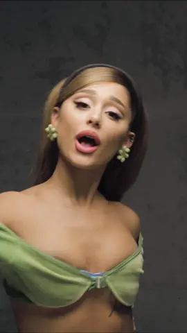 Visual de shut up Del disco positions / Ariana Grande #fypシ #arianator #positions #arianagrande #arianators #fed #shutup 