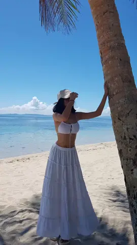 sorry for being ia, here are some beach outfit ideas to try on ^^ #fyp #tiktokshop #summeroutfitideas #outfitidea #fypシ #maxiskirt #beachvibes 