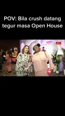 Agaknya macam ni kot perasaan bila crush datang tegur dekat open house 😂.  Anda semua makan apa je dekat open house 😌 #InspirasiRaya #BukalahHati #LebaranAWANI 