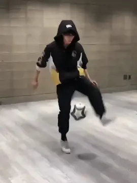 emg tingkah lakunya kyk cowok futsal bgt☝🏻 #sunwoo 