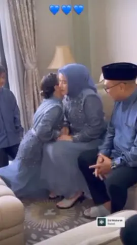 Minal aidzin walfaizin mohon maaf lahir dan batin#prililatukonsina15 #prililatuconsina #prilver #fyp #rajalatuconsina 