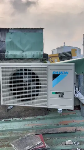 Khi gặp con gái chủ nhà quá xinh trái tim tôi muốn ngả nghiêng😂😂😂#nghềnghiệpcủatôi #maylanh 