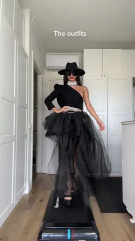 First outfit✨ #stylist #modelwalk #catwalk #catwalkchallenge #styleinspo #outfitideas #fashiontok #fyp #mostviralvideo #backtoblack 