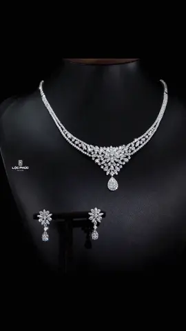 Khoác lên người chiếc váy cưới lộng lẫy, chọn cho mình set trang sức kim cương rực rỡ, nàng sẽ trở thành cô dâu xinh đẹp và hạnh phúc nhất cuộc đời. #Trangsuccaocap #LocPhucFineJewelry #TrangsucLocPhuc  #Wedding #Trangsuccuoi #Trangsuckimcuong