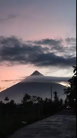 SUNSET WITH YOU 🌋🖤✨#bicolano #fyp #albay #fyppppppppppppppppppppppp #mtmayon 