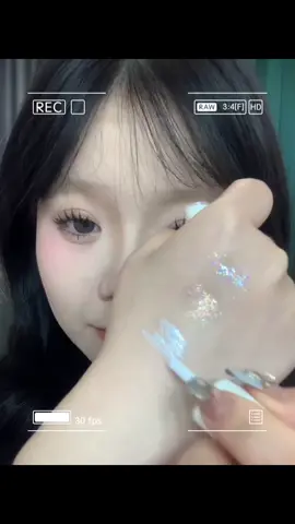 #fyp #beauty #kbeauty #makeup #kbeautyproducts #glitter #glittereyeshadow #cappuvini #glittershadow 