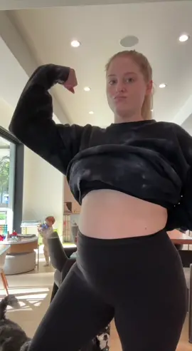 @rebeccabroxfit changed my life forever! Go follow her and her workouts. Shes also all up in my new book #dearfuturemama with full workouts and pictures for each trimester 📚💖 #pregnancyworkout 