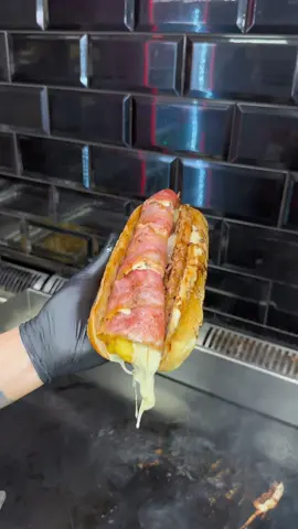 Il panino perfetto non esiste ma se cerchi uno che ti faccia godere allora vai da @PANINOTECA DA FRANCESCO 🐷 #campaniafoodblog #panino #paninoallabrace #paninoteca #patatinefritte #mozzarella #porchetta #salsiccia #napoli 