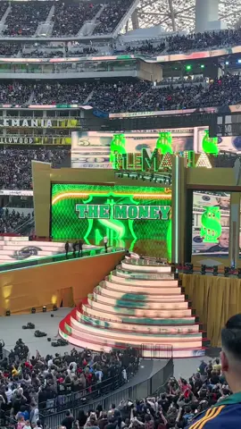 The money came and went lol, what a save by snoop on this match #themiz #snoop #snoopdogg #shane #shanemcmahon #herecomesthemoney #WWE #wwewrestlemania #wrestlemania39 