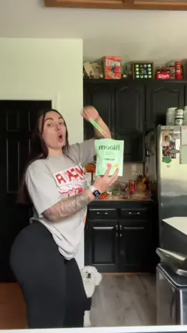 Whats the deallliooo🤪 @bloomnu #bloomnu 