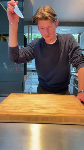Cheeky finnish filet, once again feeling creative. Tasted insane the compound butter with the beef hit different. Let me know what u think ! #chef #cooking #beef #filet #worldwide #foryoupage #taste #dinner #bestinthegame #finefood #hunger #inovation #letsgooo #creative #fyp #global #miyabi #foryoupage 